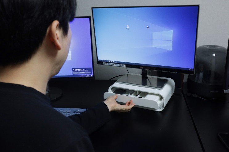 수납공간 확보와 목건강을 위해 사용중인 Bareun 모니터 받침대