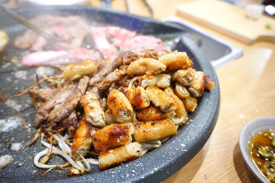 #하대동일차돌

간만에 곱 가득 곱창 포식..
차돌박이도 육회도 뿌수고
자유부인이었던 날 🙋🏻‍♀️

저렴한 가격에 이것저것 먹을수 있는게
제일 좋았던 집
초밥 밥은 무한리필