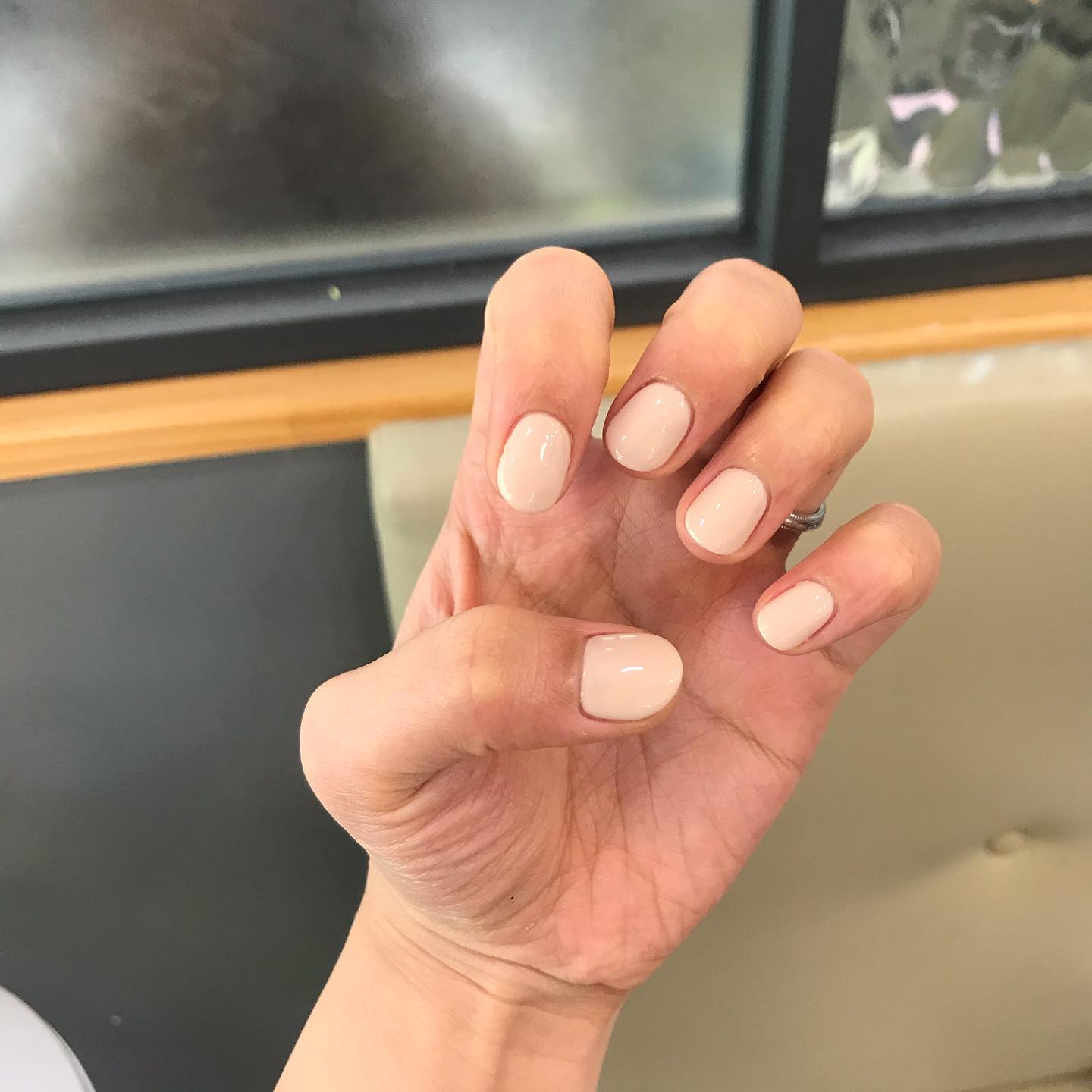 지저분하고 더럽더럽했던손이 전문가님의손길하나에 이렇게깔끔쓰되다니 정말 폭풍 추천해요~ 주변에서도 잘했다고 하네요^^ 여기 속눈썹 펌도 잘해요~ #협찬 ravir_salon #라비르살롱 #인천네일
빨리빨리 해주셔서 좋았어요~ 네일도 예쁘게 받았고 부딤스럽지 않아서 좋었어요
#구월동네일 #부평네일 #주안네일 #석바위네일 #네일아트 #이달의아트 #여름네일 #여름네일아트 #가을네일아트