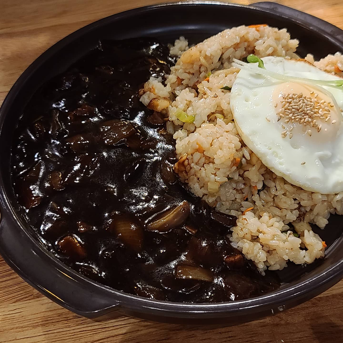 #율량동중국집 #율량동짬뽕생각 #찹쌀탕수육 #육짬뽕 #볶음밥 #짜장면
탕수육이 진짜큰데 맛있다. 찹쌀탕수육찐!!이다. 다음에도 와야지~~^^
육짬뽕은 좀 맵지만 맛있다.