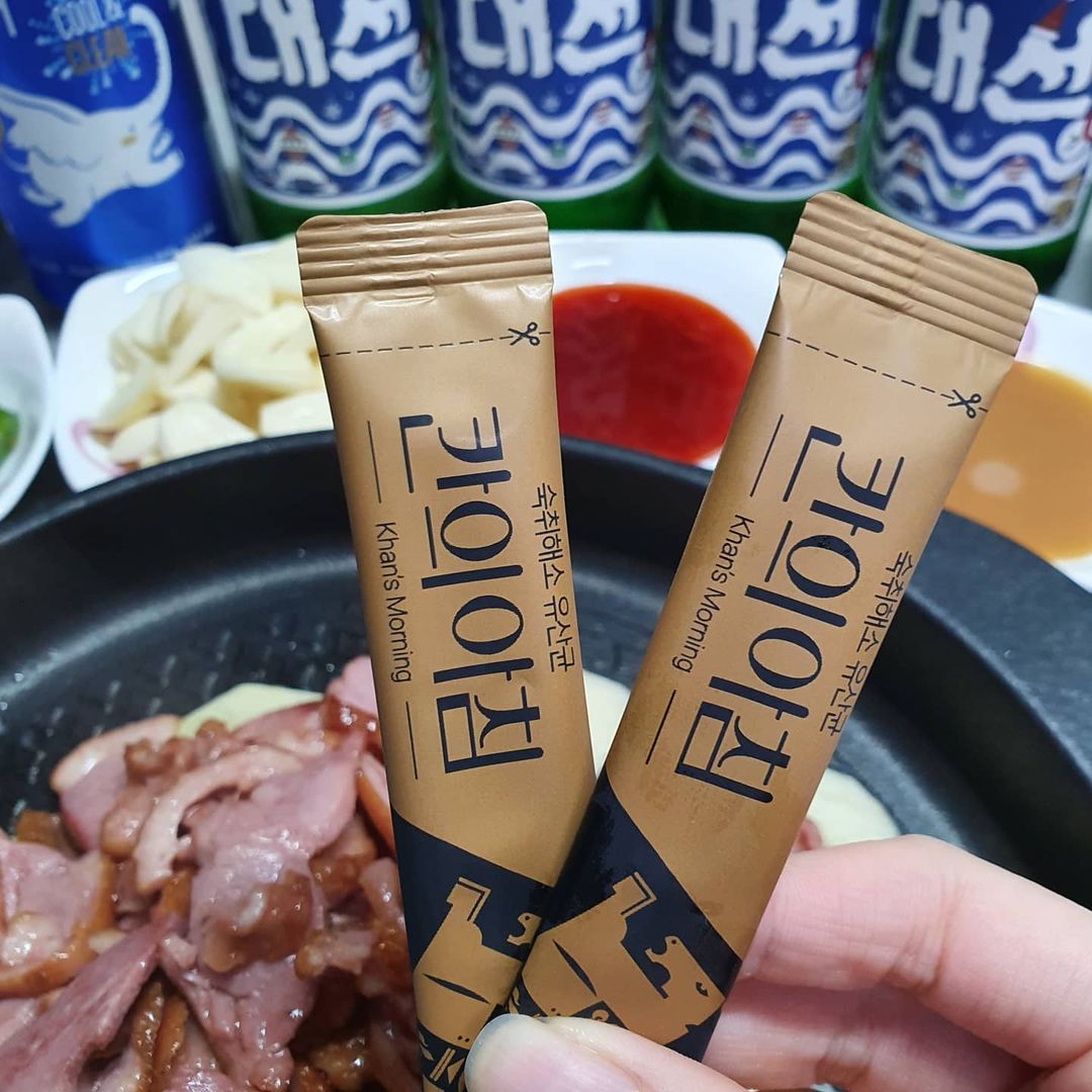 지니 먹스타 on Instagram: “(광고&협찬)숙취해소제 칸의아침 요거 일단 맛이 대박입니다.. 레모나 맛 숙취해소제라니🤭 숙취해소제 맛때문에 못먹는 사람들한테 완전 취향저격이네요!! 그냥 물 없이도 술술술 특하받은 유산균 숙취해소제💚💙💜 숙취해소도 좋은데 유산균까지 들어있으니…”