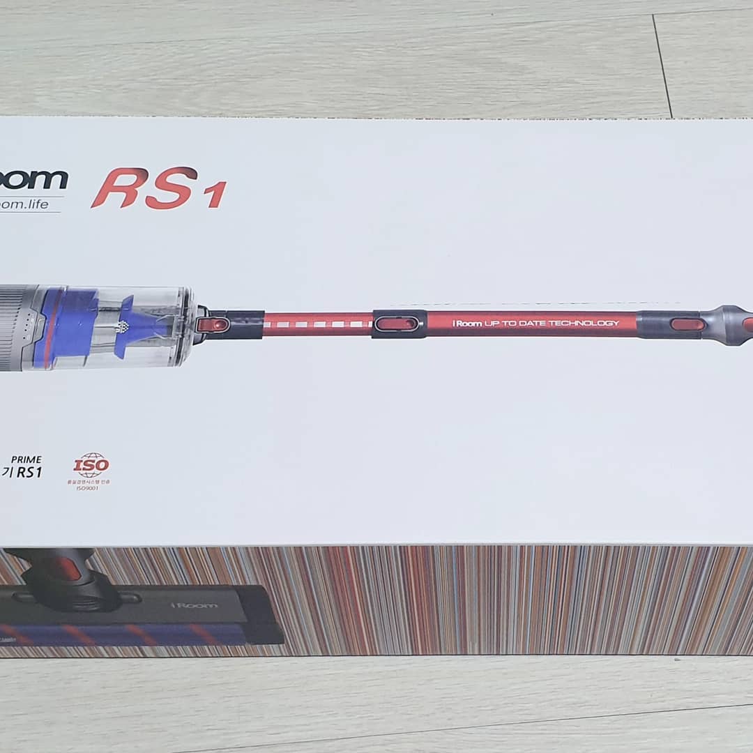 차이슨 무선청소기 ! 아이룸 RS1 추천드려요!!
가격은 10만원대 중반으로 25,000Pa의 괴물급의
흡입력을 자랑하고 거치대를 제공하여 간편하게 충전이 가능해요 ! 
품질 퀄리티도 괜찮아서 넘 만족하고 사용하고 있는 제품이랍니다 ~~ 개인적으로 대만족이에요 ! 
차이슨 무선청소기 중 강추드리고 싶네요 ^^
소음도 적어서 실사용하기 너무 좋습니다.

#차이슨 #차이슨청소기 #무선청소기 #무선청소기추천 #아이룸 #아이룸청소기 #아이룸rs1 #rs1 #청소기추천