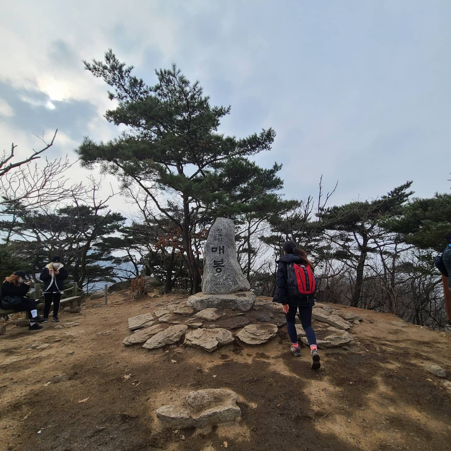 20.12.23(수)

등산 

첫끼 다밀쉐이크 바나나
두끼 단백질바 샌드위치 귤
세끼 보쌈 파전 막걸리3잔
네끼 스플레팬케이크 아메

은지랑 함께등산 
올만에 막걸리 
먹고싶던 수플레