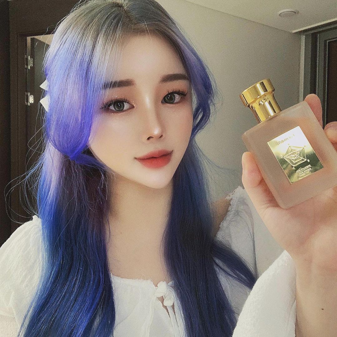 박미소란 on Instagram: “제 최애 향수 브랜드 포멘트에서 드디어 여자향수를 출시했습니다 🙏🏻🙏🏻 일단 퍼퓸등급이라 지속력은 말할것도 없구요 향이…”