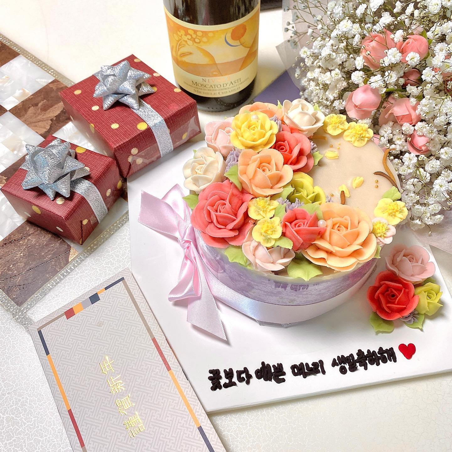양가부모님께 감사했던 연말,💛

며느리 생일이 너무 특별해서
잊을수도 없으시겠다고,
첫 생일에 이렇게 많은 생일돈을 주셔서..🥲
아꼈다가 필요한곳에 잘 쓰도록 할께요💕

올 생일은 집콕들이였지만,
유독 마음은 따뜻하고 행복두배였던
2020.12.25
.
.
.
#30번째생일 #행복했던시간