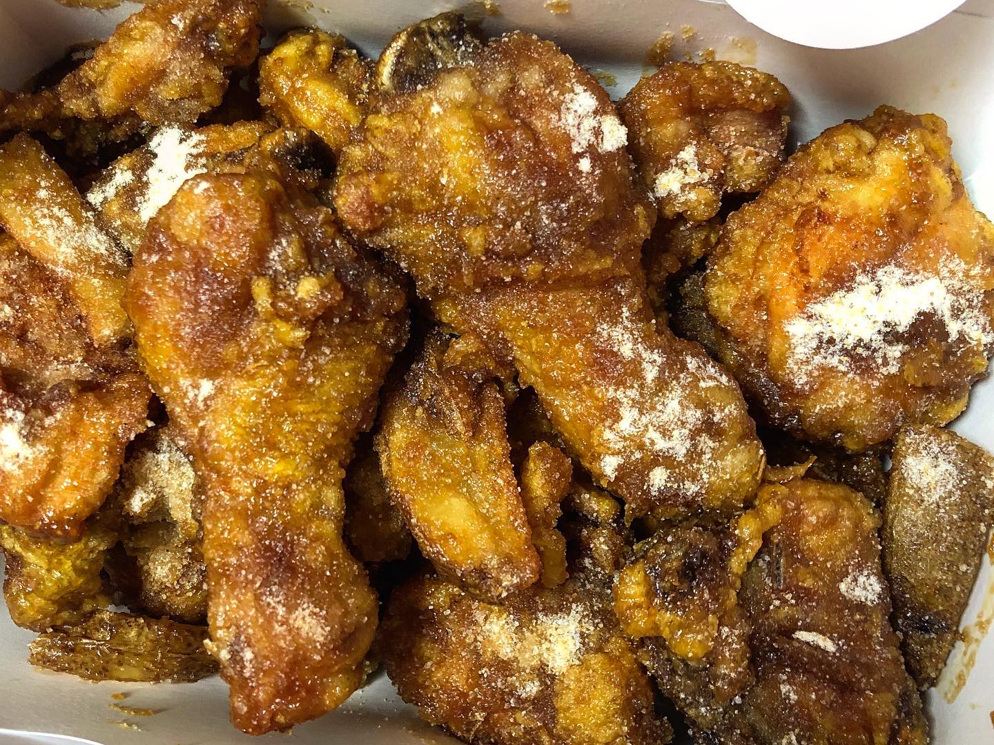 치킨은 진리 
요즘 빠져있는 60계 간지치킨 간장베이스에 달달한맛 너무 맛있엉❤️

#60계치킨 #간지치킨 #강서구맛집#강서구치킨맛집 #배달맛집#치킨#치킨맛집#등촌역맛집#등촌#염창점#60계치킨염창목동점 #목동맛집