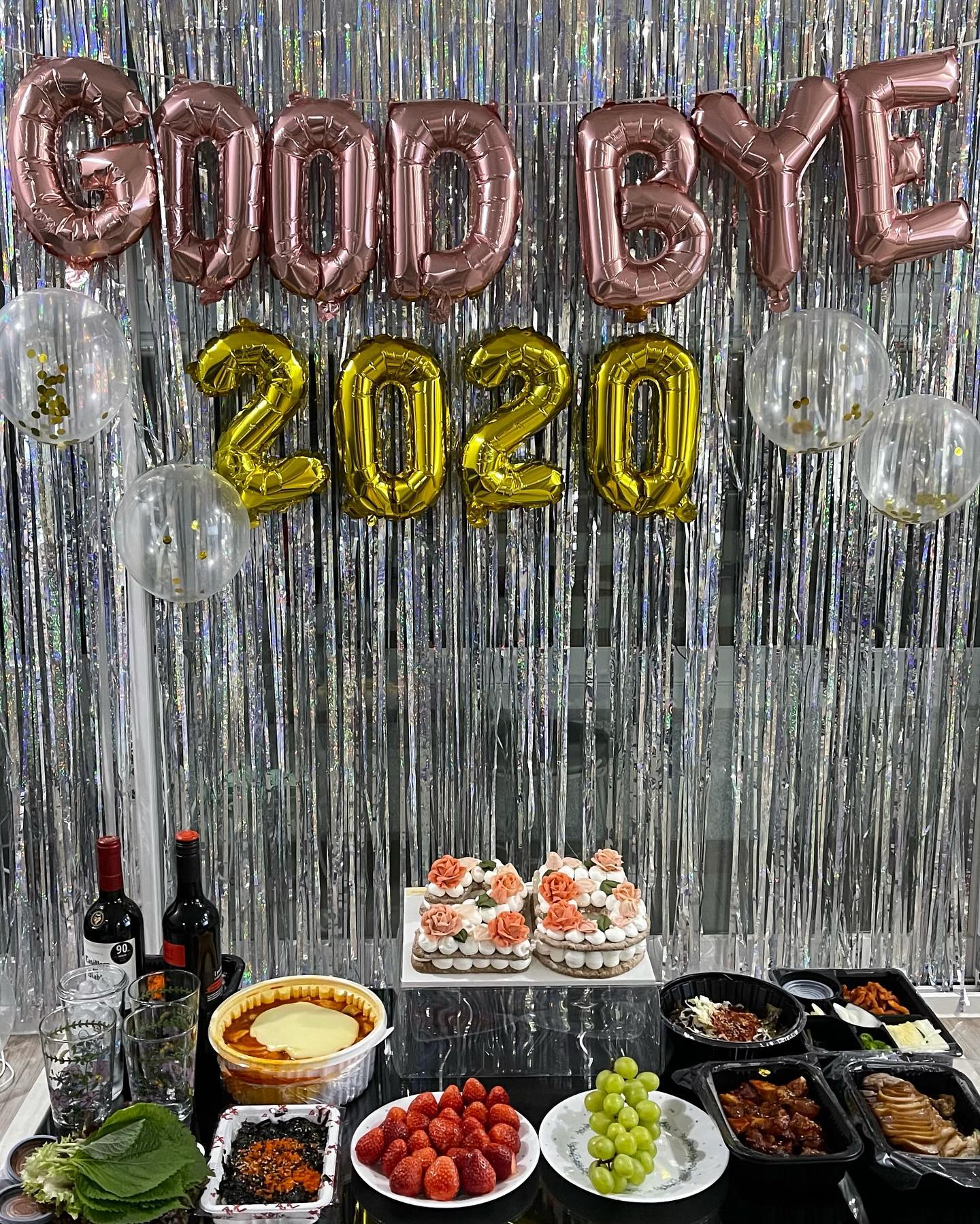 #안산핫플 #깐날우네
떡볶이로 쌩까고 떡볶이로 뭉친 귀여운 우리들👸🏻👸🏼👸🏽❤️
꽃다운 2020, 25살 GOOD BYE🖐🏻🖐🏻 
이번년도 우리가 제일잘한일은 코로나 안걸린일😷
.
.
.
.
홈파티 아무나 하는거 아니야,,,두번했다가는 몸살나😵
.
.
.
.
.
.
#공주들의홈파티 #라고쓰고 #아기돼지들의파티 #라고읽는다 #🐷🐷🐷