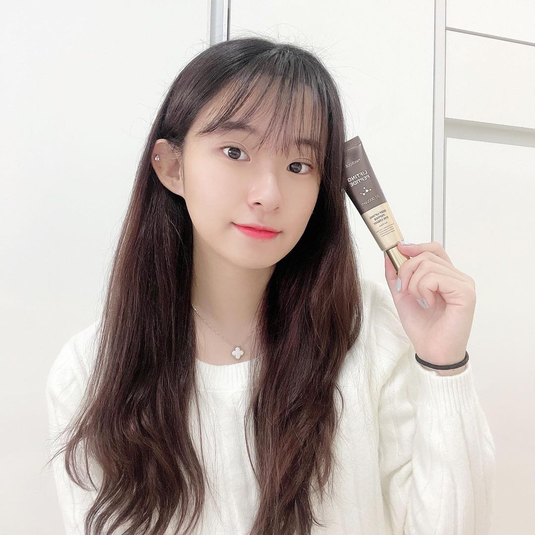 ᴴᴱᴱᴶᴵᴺ ᩚ on Instagram: “#광고 7종 히알루론산 함유해 피부를 촉촉하게 만들어주는 메디큐브의 딥 리프팅 펩타이드 아이크림! 또한 데사미도 콜라겐, 콜라겐아미노산, 미니 엘라스틴 등 7종 콜라겐이 함유되어있어 피부를 탄탄하게 해준답니다ꔛ‬ꕤ…”