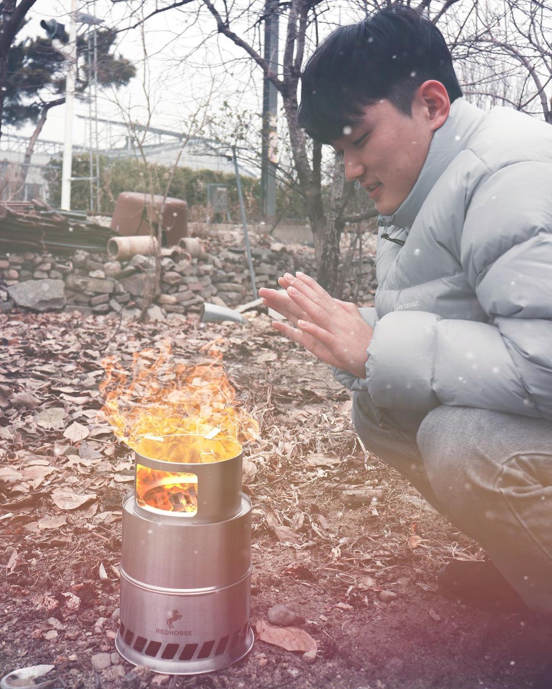 미스터트래블✈️ on Instagram: “#협찬 @redhorse.camp #집뒤에서_즐기는_불멍🔥 한해 수확물을 모두 거두고 나면 마른 가지를 태워버리는데 그냥 태우면…”