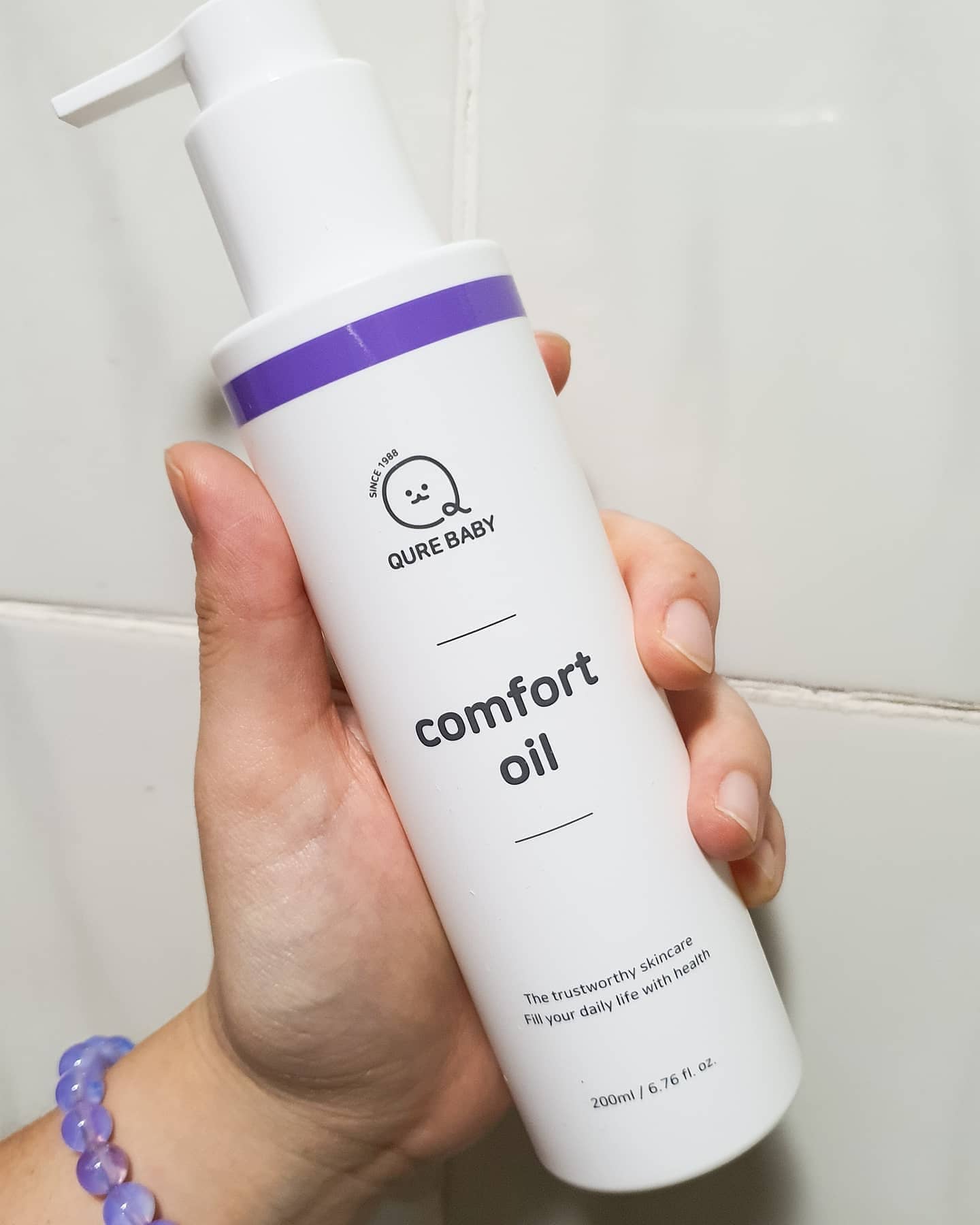 👬🏻 #협찬
➡️➡️➡️ 밀어보세요 ➡️➡️➡️
⠀
⠀
⠀
⠀
⠀
아이가 스스로 찾아 사용하는 유아오일!
⠀
끈적임 없이 빠르게 흡수되는 
큐어베이비 컴포트오일을 소개합니다🤗
⠀
⠀
연형제는 끈적이거나 향이 강한 제품은 싫어해서 오일은 어떨지 걱정했는데 
제품에 만족했는지 스스로 찾아 사용하네요😊❣
⠀
⠀
⠀
간단소개🔍
⠀
✔자연유래 성분 99% 함유로 
풍부한 영양 공급과 오일 보습막을 형성하는 
고보습 오일
⠀
✔EWG 그린등급 , 미국 USDA 오가닉 인증 콤플렉스 함유
⠀
✔제주 청정 용암해수, 세계 최초 5 세라마이드 복합체, 8가지 식물성 보습 씨앗 오일 함유
⠀
✔베이비 브랜드 최초! 14개 식물성 아미노산으로 이루어진 자연유래 항균 펩타이드 처방
⠀
⠀
⠀
qurebaby_official
qurebaby_
⠀
⠀
⠀
[‘큐어베이비’로부터 제품을 제공 받아 솔직히 작성된 리뷰입니다]
⠀
⠀
⠀
⠀
⠀
⠀
#큐어베이비 #맘쓰큐 #맘놓고쓰는큐어베이비 
#베이비오일 #마사지오일 #베이비마사지 #바디오일 #에센셜오일 #아기오일 #아기화장품
#아기보습제 #보습오일 #유기농오일 #바디오일추천 #신생아오일