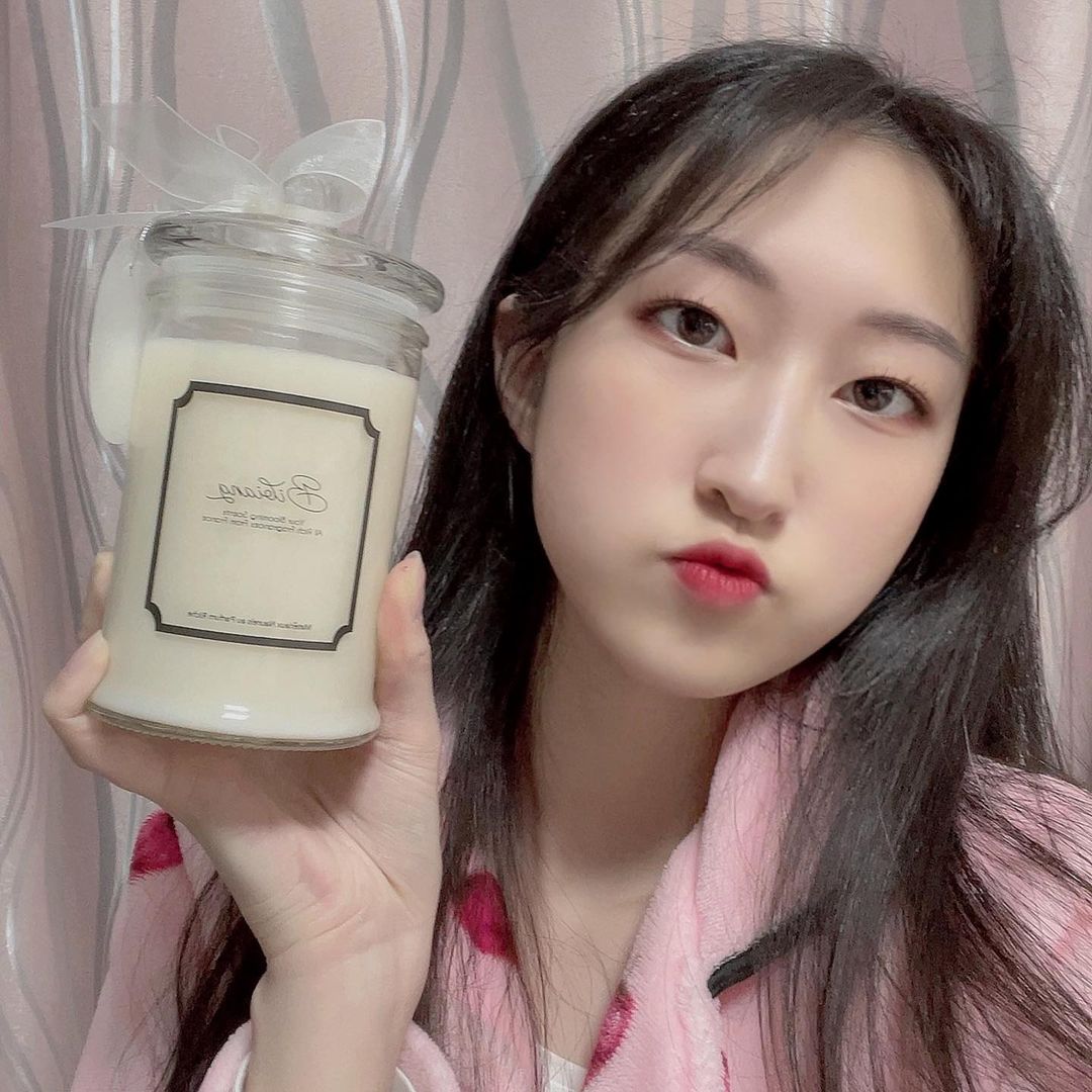 윤채연 on Instagram: “. 향이 고급스럽고 세련된 비비앙 소이 캔들 ♥ 깔끔한 디자인과 은은한 꽃집의 꽃향기가 너무 좋았던 제품 ˃̵͈̑ᴗ˂̵͈̑…”