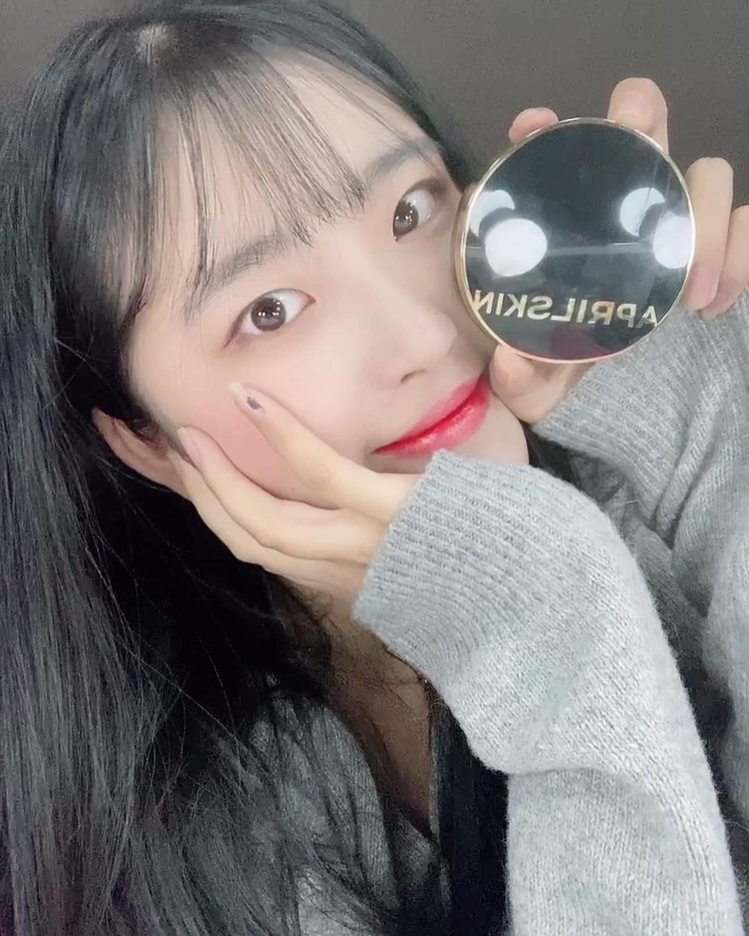 유수현 on Instagram: “#광고 매직스노우쿠션은 컨실러 필요없는 극강 커버력으로 330만개 쿠션 쿠션 사용 시 완벽한 모공 커버와 24시간 픽스되는 커버력과 3중 커버 파우더로 어떤 피부고민도 완벽하게…”