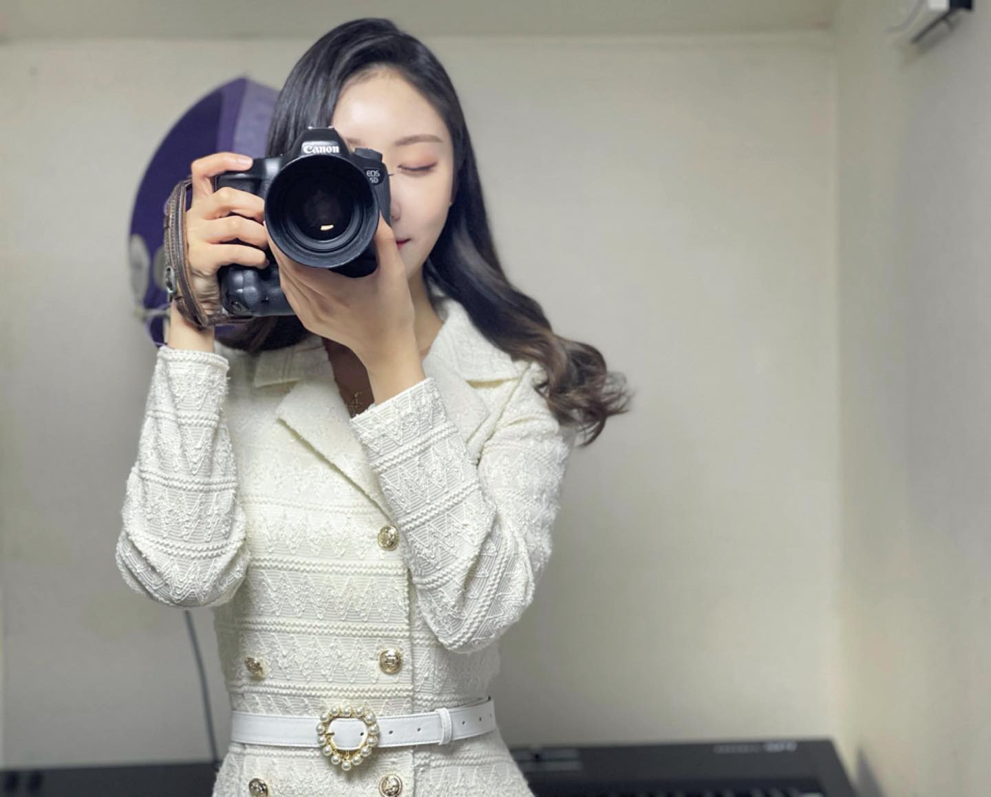 아팠던 만큼 성장했을,
어쩌면 내 인생의 전환점이 되었을,

사랑하는 사람들을 정말 많이 얻은,
그만큼 갚지 못할 사랑마저 많이 받은,

나쁜 것, 아픈 것 다 가지고 가 2020년
오늘부터는 사랑하는 사람들과 행복하고 건강할게,
우리 하고 싶은 거 다 하고 살게.