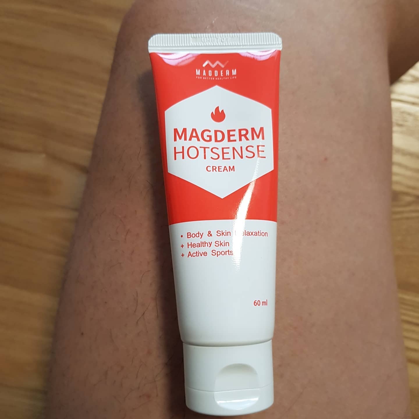 #협찬, #유료광고
 
마그덤 핫센스 종아리 저림 에너지 마그네슘크림 [60ml]
요즘 근육이 잘 뭉쳐서 사용해 보았는 제품!
종아리 뿐만 아니라 허벅지에 사용을 해보았는데..
향도 약간의 약국 냄새가 나서 좋았고,
피부도 부드러워지는 것 같아서 느낌이 꽤 좋다고 생각했습니다.
 
 
#종아리저림, #하지불안증후군, #관절통증, #근육뭉침, #근육이완  
 
https://smartstore.naver.com/magderm