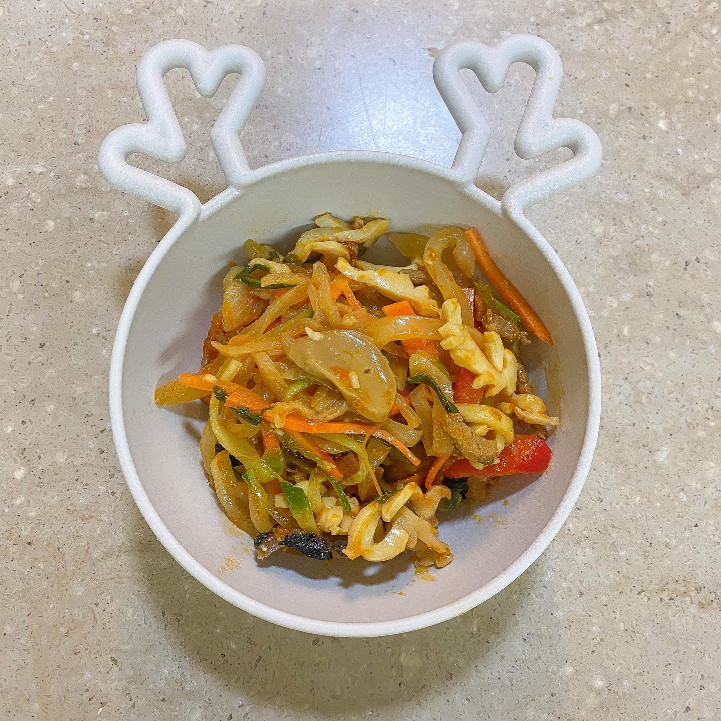 3월 9일 점심 😋
.
교수님이 벌써 과제를 내주셔서 살짝 화가났지만 참았다 ㅎㅎ
분명 나중에 하려고 미루면 까먹을 걸 알기에.. 
수업 끝나고 과제 호다닥 하고 밥먹으려하니 세시 😮
양장피에 삶은계란 하나 먹기〰️❗️
저녁 7시에 피티가 있는데 가기 전에 뭘 먹을지 고민이다🥲
끝나고 먹는게 나으려나...🤔
.
