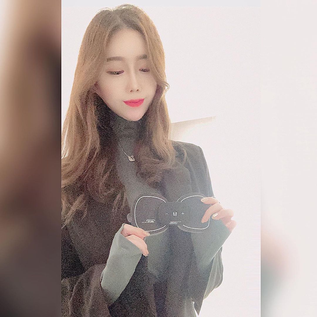  “#협찬 @healingfactory.co.kr EMS 자극으로 근육 속까지 풀어주는 마사지기 소개해드려요 ~ ☻ 저는 스트레칭하면서 양쪽 손목…”