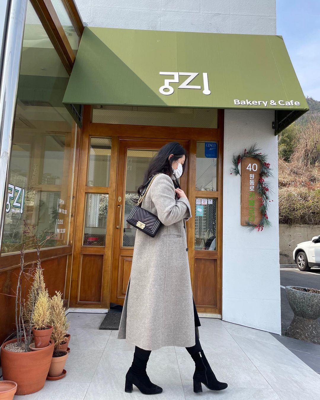  “#유료광고 국내최초 여자들의 명품리셀마켓 #브랜드쉐어 NO 수수료에 쉽고 안전한 거래 에티켓크레딧으로 신원 인증된 여성…”