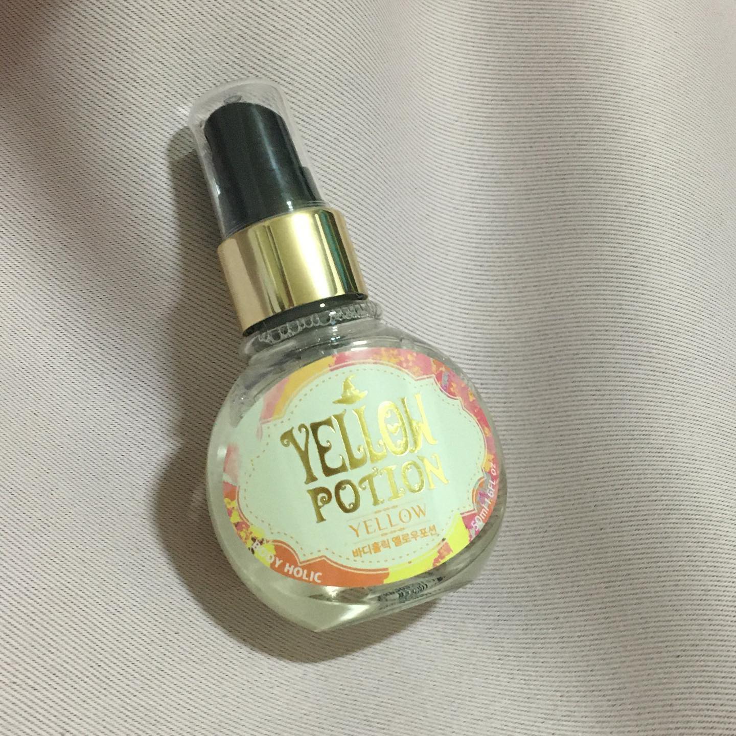 ☁️바디홀릭 옐로우 포션 ☁️

바디홀릭 미스트를 원래부터 좋아하는데, 귀여운 밤토리 키링까지 주니깐 너무 좋고 가방에 걸고 다녀야겠어요!! 

미스트는 휴대성이 좋아서 가방에 넣고 다니기에 적합하고, 학생분들 사이에는 유명세를 많이 타서 잘 알거예요!!.

저도 이거 진짜 자주 즐겨 쓰는데 당첨이 되서 기쁘고 향도 달달하고 휴대성 간편하고 향도 오래 잔향이 남아있어서 계속 손이 가지는 향수예요!!!

#좋반 #맞팔환영 #맞팔해요 #선팔하면맞팔 #맞팔시디엠 #인스타그램 #인스타맞팔가능#협찬 #써보쉐어 #써보쉐어x바디홀릭 #밤토리#화이트포션#핑크포션#옐로우포션#바디미스트
