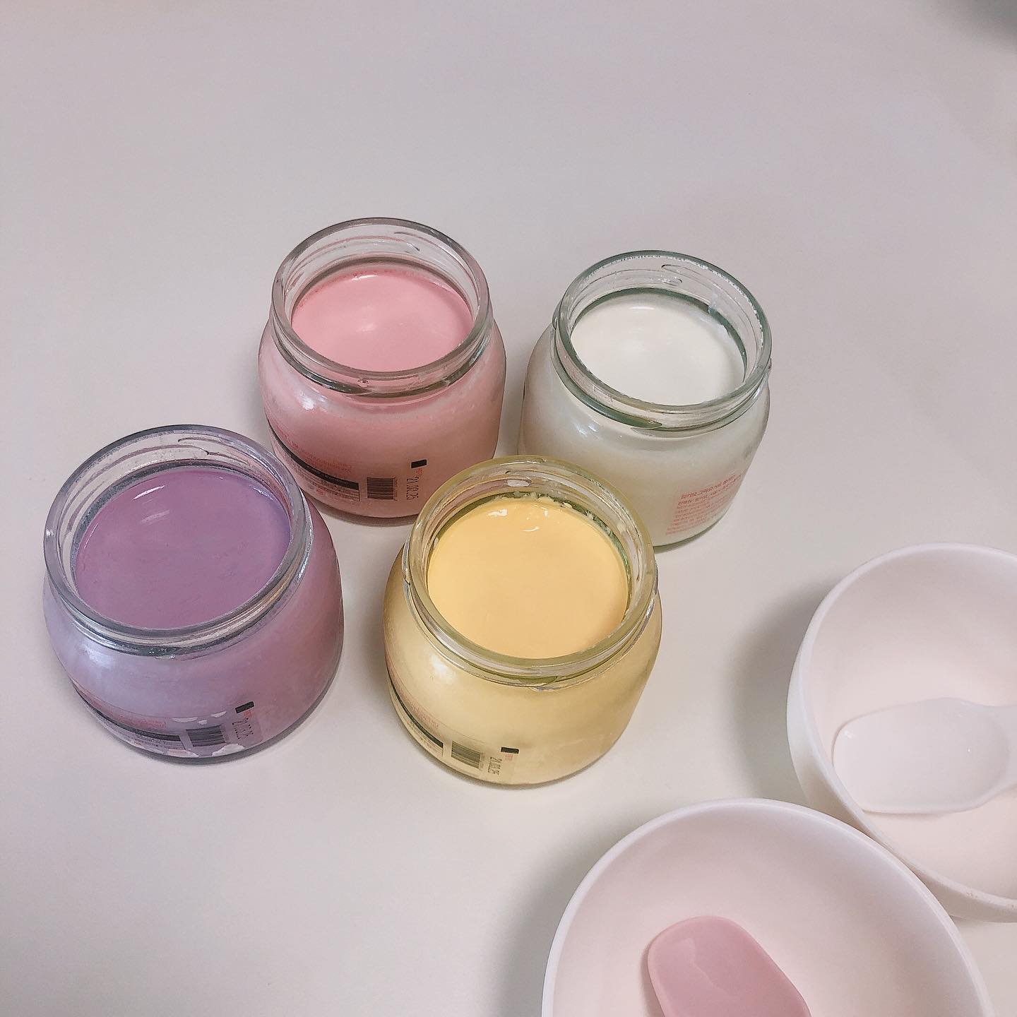 .

2021.3.14

처음 맛보는 밀키요🤍
와...
요거트 끝판왕이구나 그냥..
맛있어맛있어❤︎ ˃̵͈̑ᴗ˂̵͈̑ 

주윤이도 이거 4가지 다 섞어먹으니 
아이스크림처럼 맛있다며 ㅋㅋ⫬ㅋ⫬ㅋㅋ⫬ 

#화이트데이
#사탕말고밀키요 🍭
#꽃다발말고
#현금다발 💸 
ㅋㅋ⫬ㅋ⫬ㅋㅋ⫬ ㅋㅋ⫬ㅋ⫬ㅋㅋ⫬ 고마워신랑🤍취저