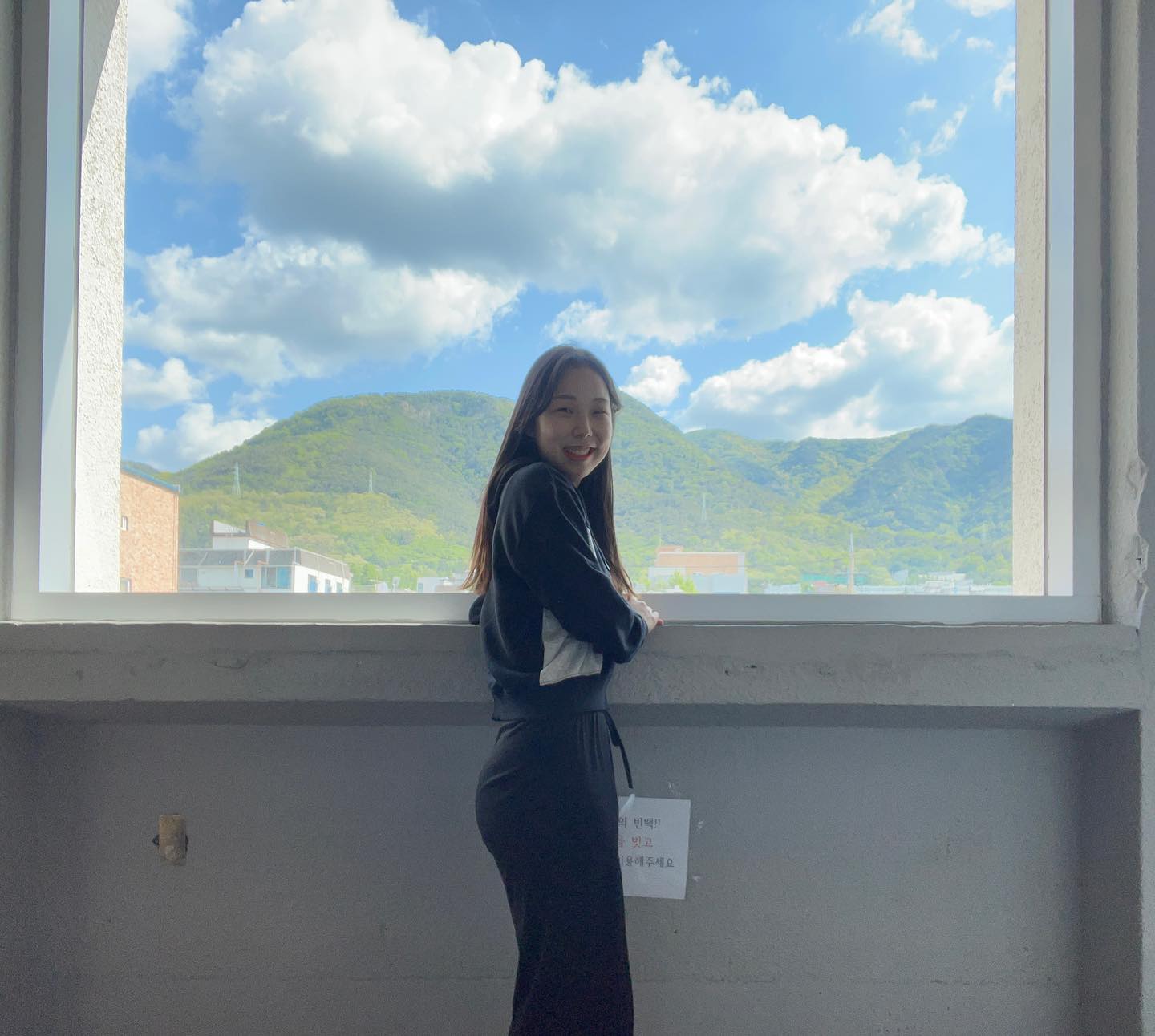 내 나이에 우리를 낳은 우리 엄마
23살 정순이는 많이 힘들었겠다, 버거웠겠다
그래도 우리 옆에 있어줘서 고마워요. 
우리 엄마로 있어줘서 고마워💕