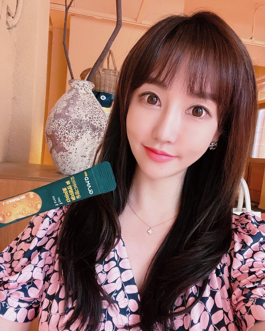  “#협찬 그동안 다이어트를 한다고 이런저런 제품 많이 먹어봤는데 맛없거나 쓰지만 억지로 먹은적도 많잖아요🥺 근데 이건 레몬향으로 상큼하고 진짜 맛있어서 꾸준히 먹게되요! 글램디바이오💗 글램디 체지방만 쏙 다이어트는 L- 카르니틴타르트를…”