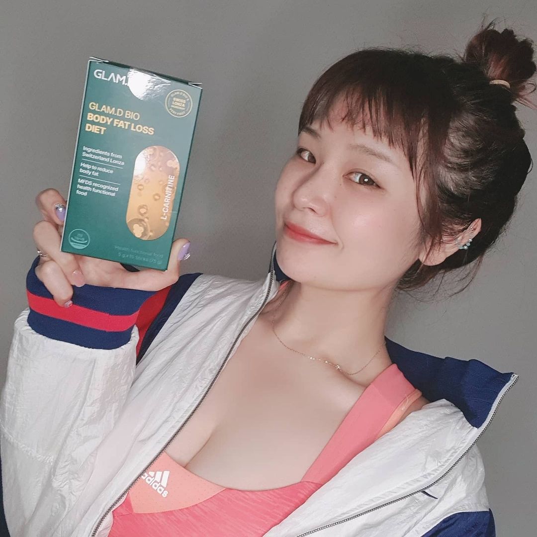  “#협찬 #글램디바이오 #glamdmbio #체지방만쏙다이어트 저 요즘 점핑점핑 시작했어요오 ㅋㅋ 워낙 땀을 폭풍처럼 흘리는 운동이라 수분섭취는 필수! 수분이 지방을 잘 타게 해주는 연료와 같다는 얘기를 들은 후에 수분섭취 틈틈히…”