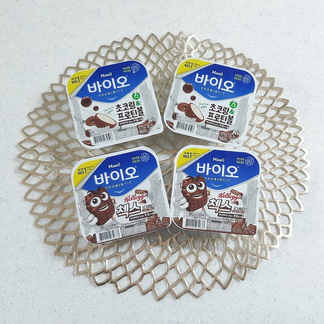 #협찬 freshmaeil #매일바이오토핑요거트 #매일바이오
#맛있다그램 
.
평소 요거트를 즐겨먹고있는데
매일 바이오 토핑 요거트 2종
먹어봤는데 너무 맛있어요😍
.
첵스랑 초코링이 들어 있어서
똑!하고 반으로 접어서 넣고
저어서 함께 먹으면 굿굿!
씹는맛도 너무 좋고 달콤상콤 
요거트랑 잘어울려요
계속 먹고싶네요💕
.
#매일바이오첵스초코 #매일바이오초코링프로틴볼 #꺾어바이오 #이벤트참여 #매일유업 #신상품나왔을땐 #08L