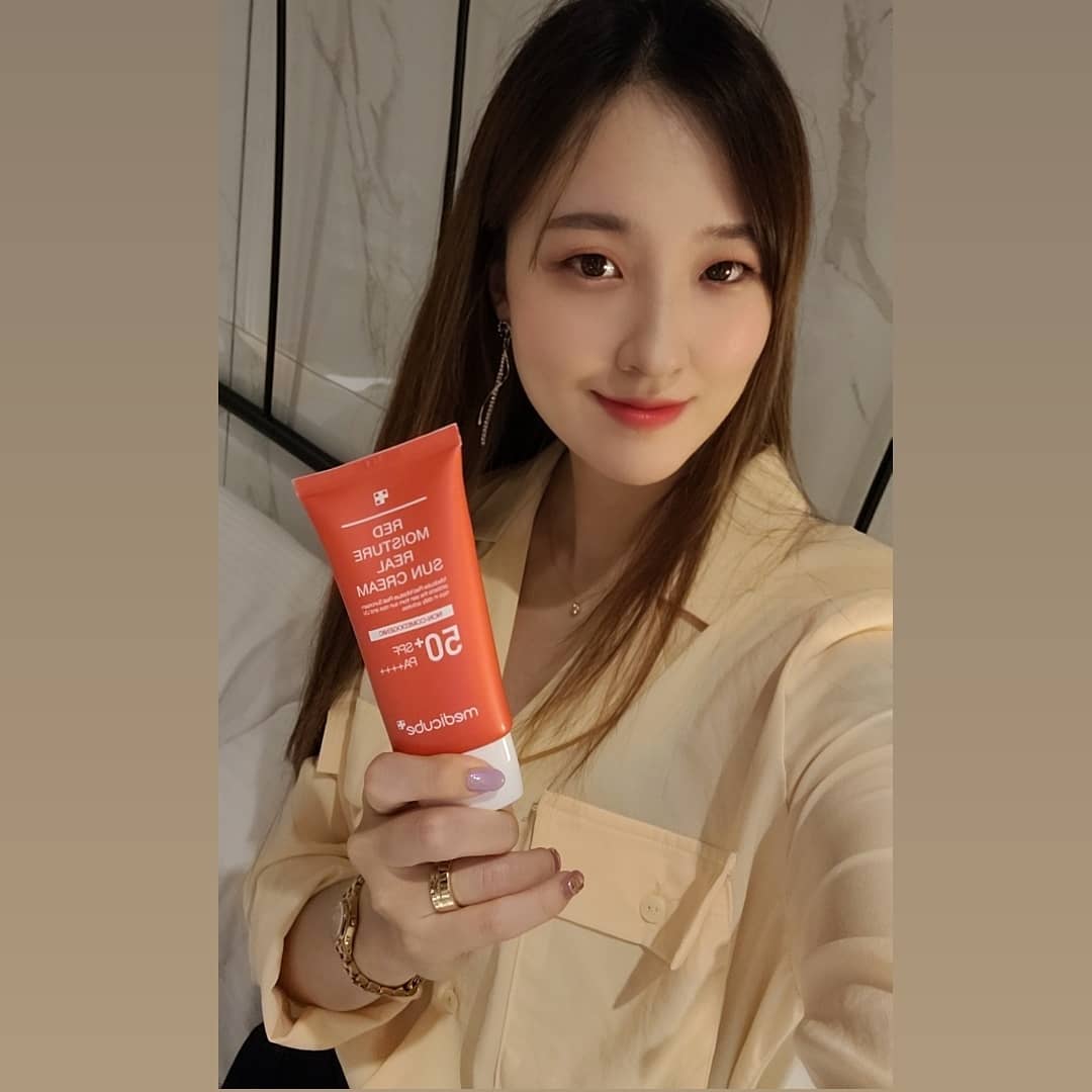 чёjїп♡’s Instagram profile post: “메디큐브 썬크림👍 . . 썬크림은 자외선 차단지수가 중요하다고 생각하는데 SPF 50! 자외선을 소멸시키는 유기자차와 자외선을 반사하는 무기자차의 장점만
