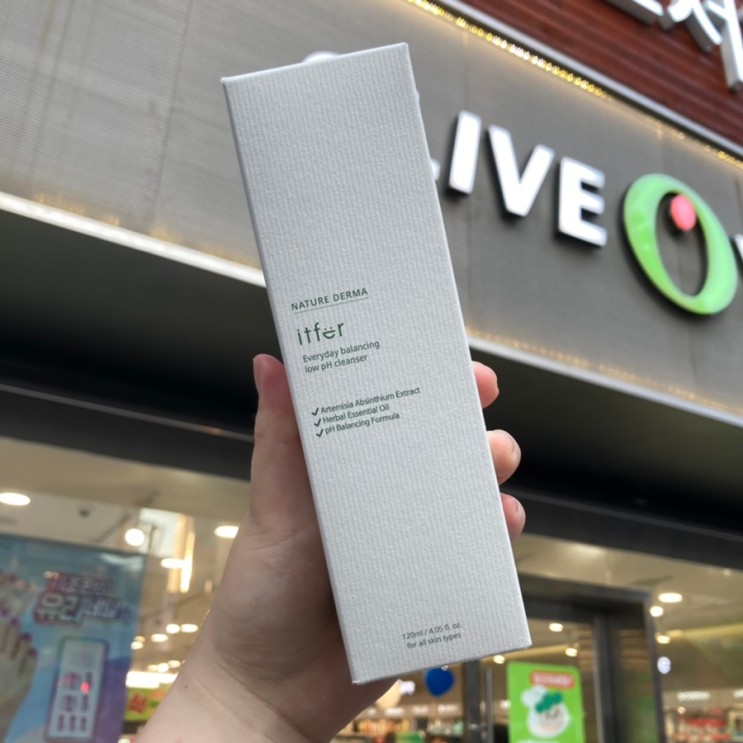 저자극 클렌징 폼으로 추천하는 제품은? 잇퍼 에브리데이 밸런싱 약산성 쑥쑥 클렌징폼