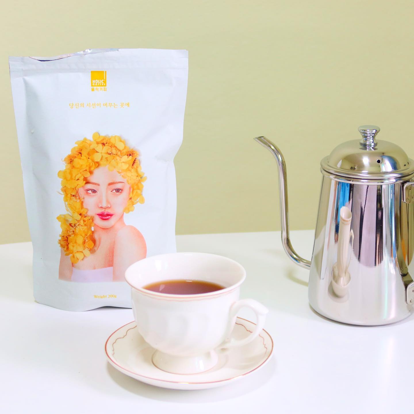 집에서 핸드드립커피 도전했어요! ☕️ 

커피 원두 전문몰 콩볶는사람들에서 신규회원 0원 이벤트에서 제공해주는 핸드드립키트 받아서 집에서 내려 먹어봤어요. 

두 가지 원두 중에 스타블렌드로 내려 마셨는데, 부드럽고 단만 나는 원두에요✨ 핸드드립키트로 다른 재료 없이 간단하게 가능해서 더 좋았어요. 콩볶는 사람들 원두도 다양하고 가성비도 좋아서 이제 집에서 사서 먹으려고 합니당

#서포터즈 #콩볶는사람들 #콩볶는사람들원두 #콩볶는사람들이벤트 #이벤트키트 #신규회원이벤트 #원두추천 #커피원두 #스타블렌드 #핸드드립세트 #핸드드립 #홈카페놀이 #홈카페