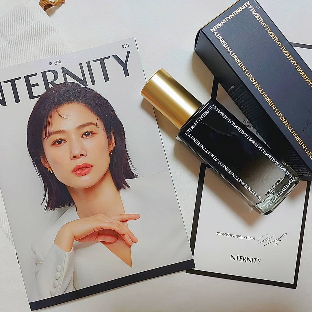 뷰티루💫💕 on Instagram: “#협찬 @nternity.official 엔터니티에서 퍼스트 에센스를 보내주셨어요. 🖤 First Essence 🖤 스킨케어 첫단계에서 피부결을 정리하고 수분길을 열어주는 고기능성 부스