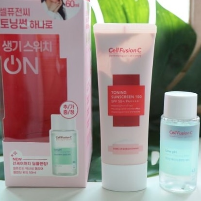 #협찬 cellfusionc.official #셀퓨전씨 #셀퓨전씨선크림
셀퓨전씨 선크림 좋다좋다 소리를 많이  들었는데 그럼 모댜???? 써봐야지. 
지금 구성도 넘 좋다. 딥클렌징 견본품까지 끼워주니깐 선크림 바르고 맑고 깨끗하게 지울 수도 있겠네. 

직접 써보니 확실히 톤이 아주 화사하게 밝아진다. 그냥 겉만 밝아지는 것이 아니라 비타치온 이라는 성분이 근본적으로 밝아지게 도와준단다. 

 선크림을 고를 때 개인적으로 가장 중점적으로 보는 것이 일단 눈시림이 없을 것. 시간이 지난 후에 번들거림이 과하지 않을 것. 이 두 가지인데 셀퓨전씨는 이를 다 충족한다. 

가벼운 텍스처에 보송보송한 느낌이 오래 지속 되니깐, 처음에 백탁 현상 너무 심한거 아니야?? 했는데 마스크 때문에 선크림만 바르고 화장 안 하는 날이 많으니깐 더 좋다.  셀퓨전씨 토닝 썬스크린은 바르는 순간 화사하게 톤 보정이 되니깐 마치 원래 피부가 맑고 깨끗한 사람으로 보이게 해주네.

.
.
.
.

#셀퓨전씨썬크림 #톤업선크림 #셀퓨전씨톤업선크림 #올리브영선크림 #선크림 #셀퓨전씨토닝썬 #셀퓨전씨토닝썬스크린 #톤업크림