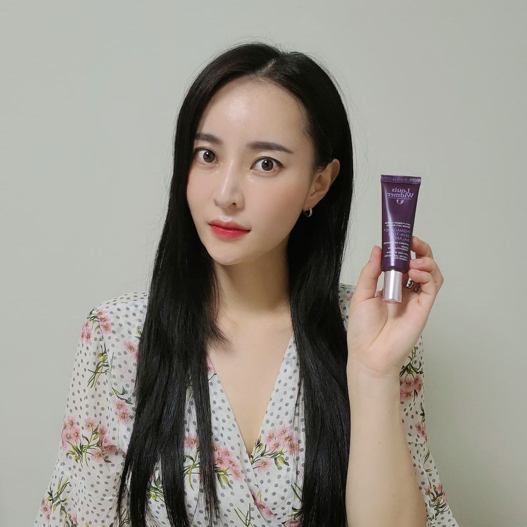 🇮 🇫 🇦 _ 🇾 🇺 🇷 🇮 (@yullllly_) posted on Instagram: “#협찬 #루이스비드마피그마케어 피부를 케어해 주는 모이스처라이징 세럼 타입의 제품이에요~^^ 외부 자극으로으로 부터 예민해진