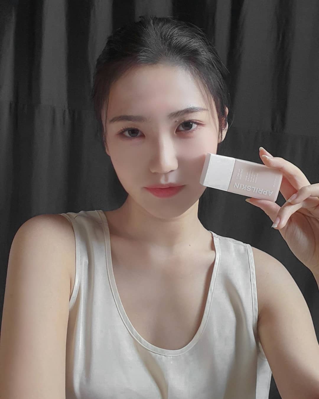 정선민 on Instagram: “선크림 + 톤업+ 보정커버 한번에 가능한 에이프릴 톤업스킨🌸 #에이프릴스킨 #aprilskin #톤업스킨틴트 #톤업크림 #톤업크림추천 #톤업선크림 #톤업베이스 #미백기능성 #파