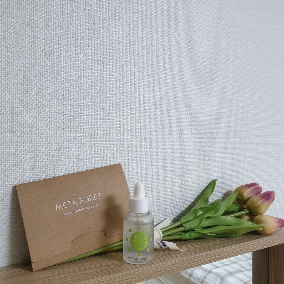 가을 on Instagram: “#협찬 @metaforet_official #메타포레 #홍조화장품 . 쪼꼬미 12PM 카밍 세럼💚 피톤치드 성분으로 피부 트러블을 개선해주고, 붉은기와 피부 열감을 낮춰줘서 여름철 나의 필수템