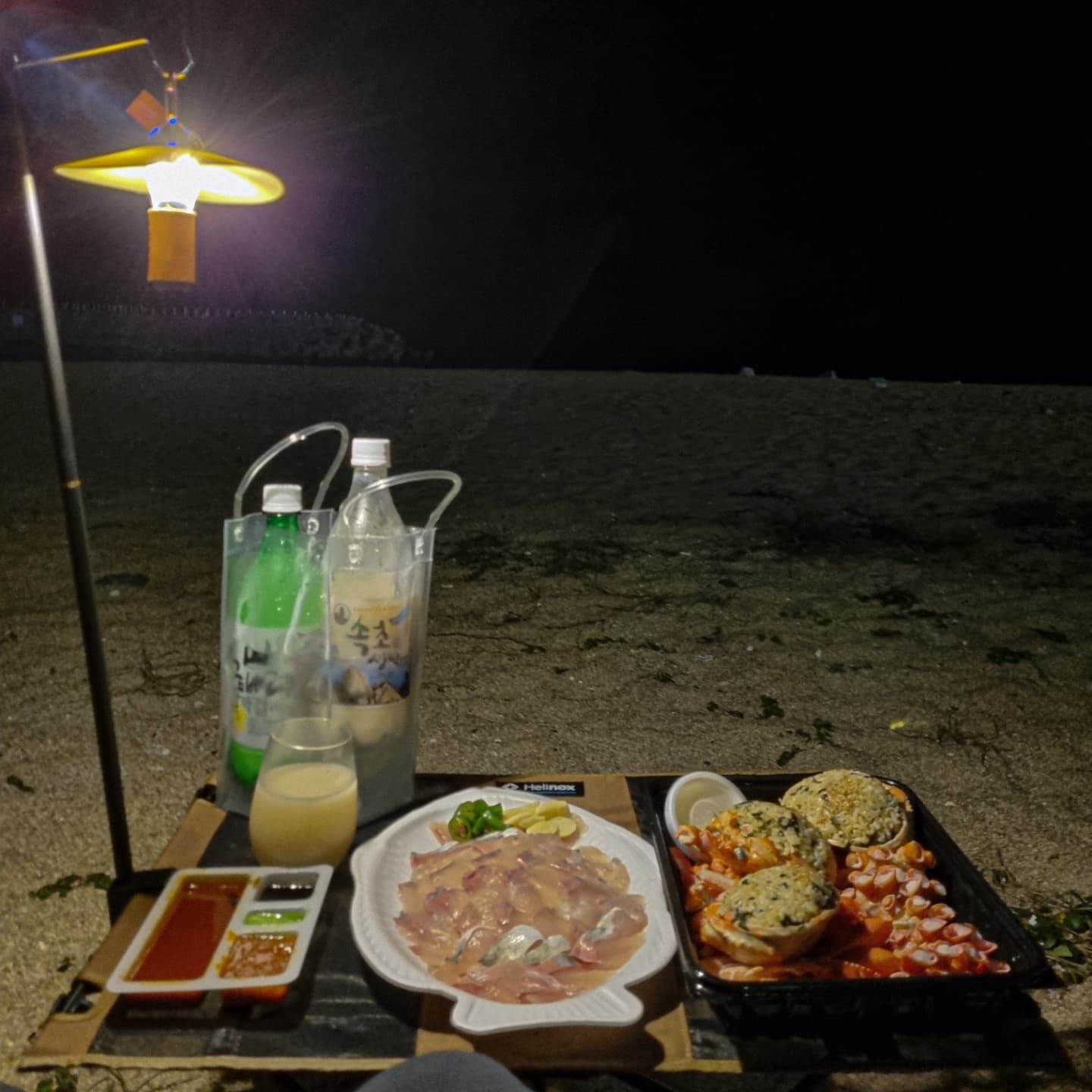 .
회랑 홍게라면 먹을랬는데 포장 안된대서 구냥 홍게 먹었다
떡돔 진짜 쫄깃하고 홍게는 손질 다해줘서 먹기 편했다
속초니까 속초맥걸리
#2인분아니고1인분 💧
#딩또먹 ㅋ