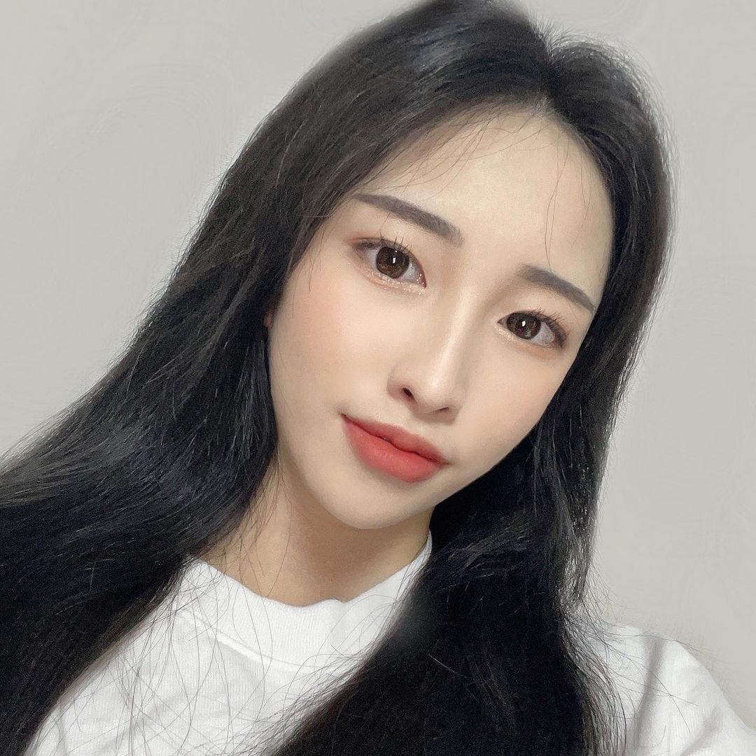 다연 (20) on Instagram: “#협찬 하킷 ✨홀리몰리 레이어팔레트✨ 이번달 14일에 런칭한 신생브랜드 하킷에서 일냈다!!₩ 데일리로 완전 찰떡인 섀도우 팔레트 '홀리몰리 레이어 팔레트'