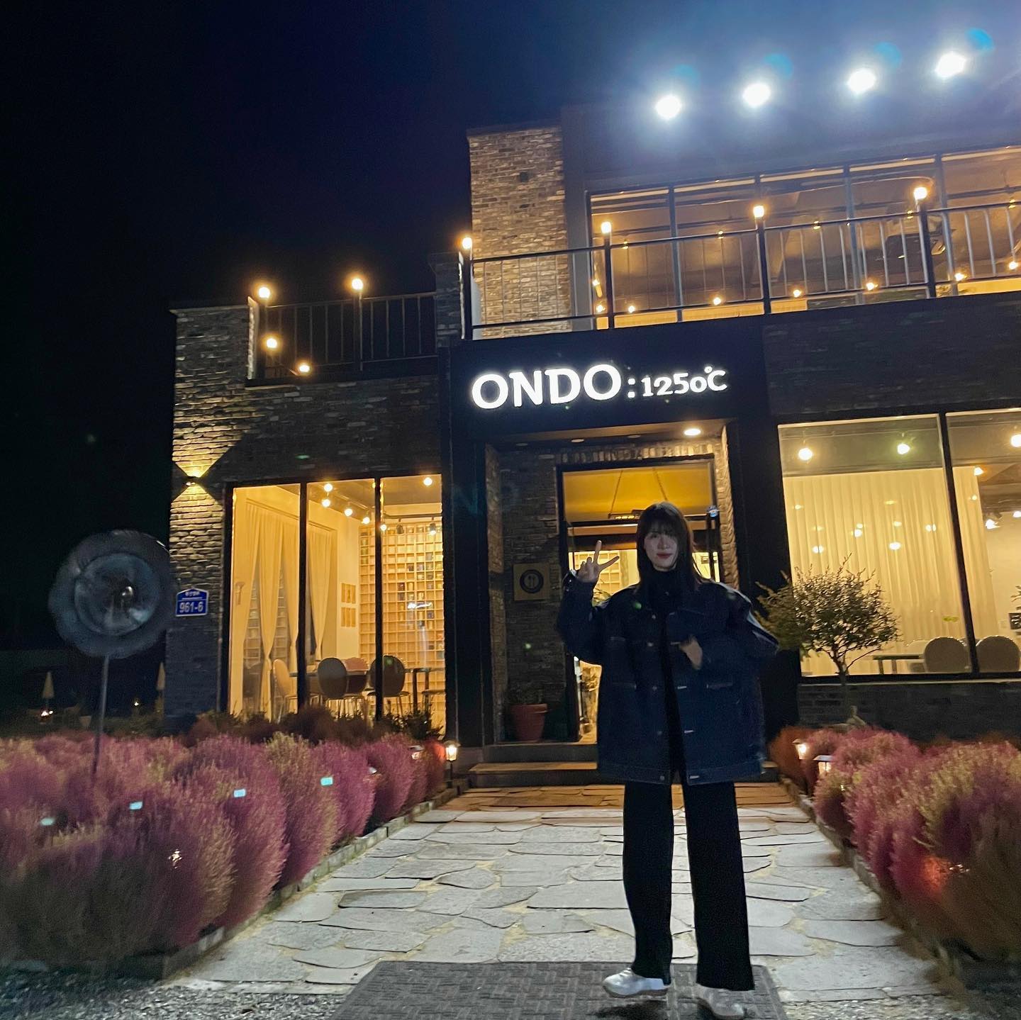 유아인 머리 했다길래 
개나소나 아이비리그 컷 한다고 말하다
두식이한테 맞았음

#남매그램