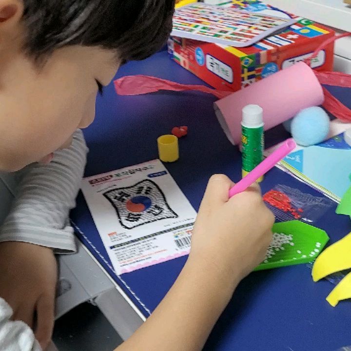 .
간만의 근황🥲

왜 이리바쁘고 힘든지
오늘은 건강검진으로 마무리하고

갑자기 보석십자수에 빠진 서비
그래도 앉아서 진득하게 하더니 완성🤍

.
.
.

🔥감칠맛있으면서도 매콤한 오빠젓갈 공구중🔥
매운 오징어낙지젓갈양념으로
신선한 재료와 청량고추, 국산 고춧가루로만 
맛을 내어 어떤 음식과도 잘 어울리는 매콤함이에요 👍😊

#요즘근황 #보석십자수 #6살아들 #일상기록