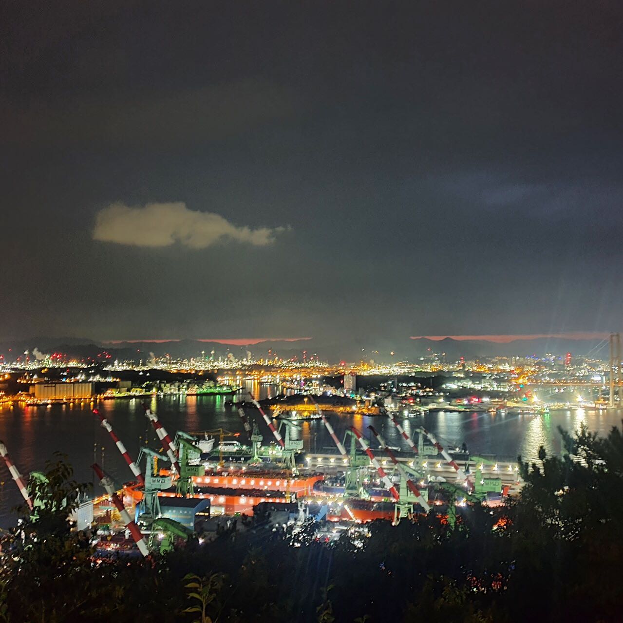 #울산전망대 #울산여행
울산을 한 눈에? 이전 부산 황룡산 갔을때 야경보는게 멜랑꼴리하고 좋았는데 이 시간도 너무 좋다.
#울산야경맛집 여기다!
급 집에 가야겠다 하다가 울산 야경은 어떨까?하다가 오게됐는데 사람도 없고 우리의 핫스팟 찾음.
#울산야경명소 
#울산여행 #일상스타그램 #여행스타그램 #울산 #울산야경 #울산대교전망대
