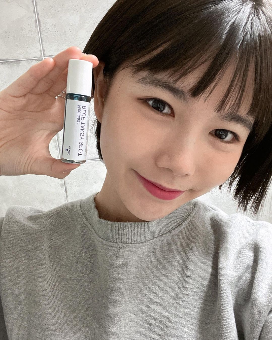 @__neulneul shared a photo on Instagram: “#협찬 에스테틱 피부관리실에서도 사용한다는 #메디클리어#블루탄지스팟 달달한 콜라민트?향이 싹 나면서 여드름 난 곳에 수시로 발라주면 되는 제품이예