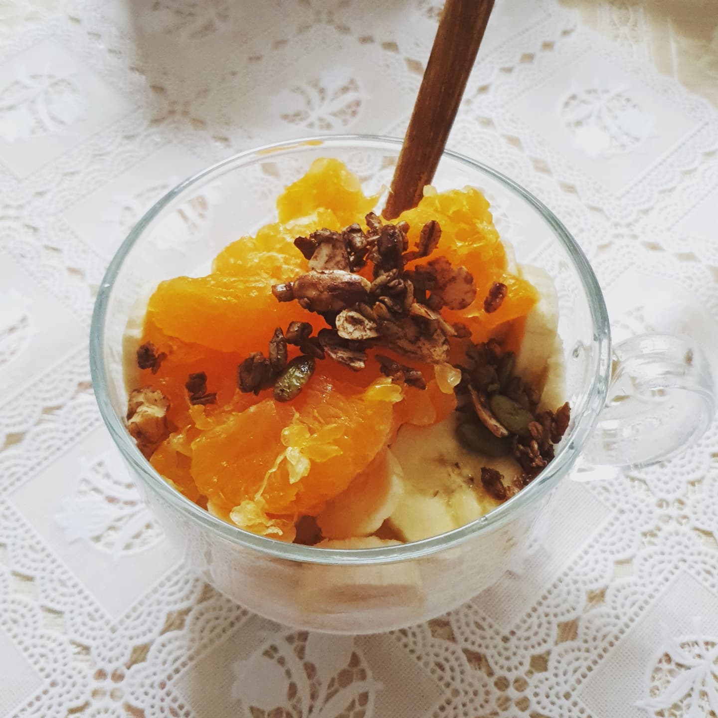커피 큰 한잔, 작은 사과 한개,
바나나 한개 깐귤 한개
플레이크 한스푼
피협들으며
홈메이드 꾸덕 요거트로 점심.
살...빠지겠냐?

#홈메이드요거트 #그릭요거트 #피터도노호
