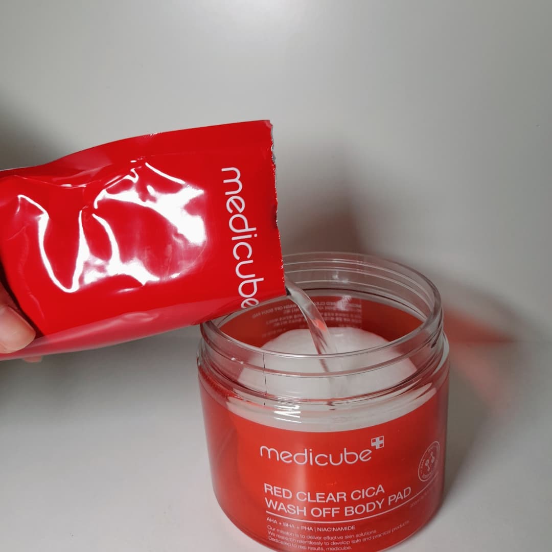 김혜임(金慧贤)🇰🇷 on Instagram: “#협찬#AD#@medicube_korea 오돌토돌한 문제성 바디 고민 해결! 레드 바디 패드 제모&왁싱 후에 생긴 인그로운헤어와 오돌토돌 닭살 피부까지 확실하게 케어해주