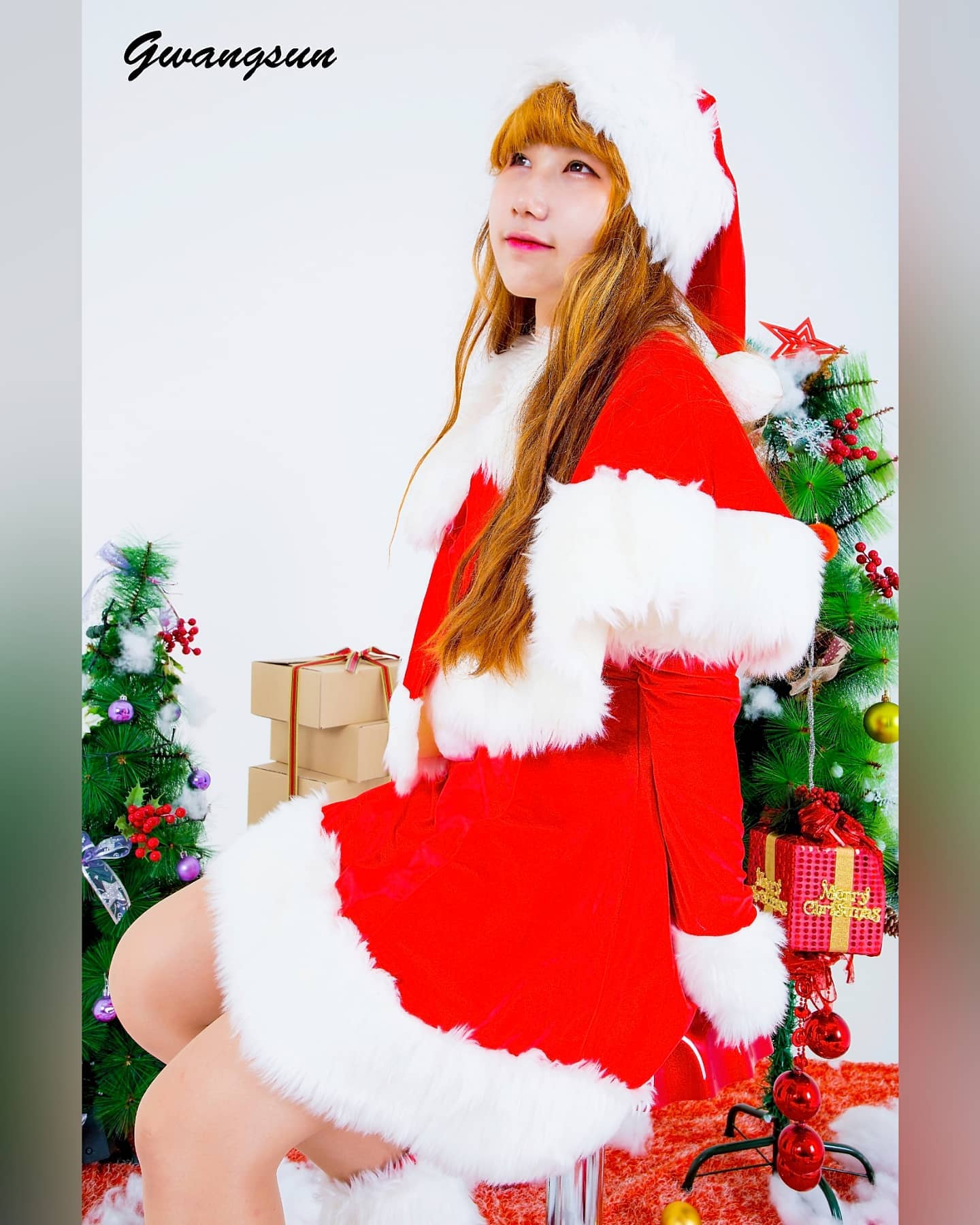 초6 아님 중1.. 정말어렸다..앞머리는 왜 이랬는지.. 크리스마스 얼마안남은 시점에서 시간제한 이라니🥲 12시 신데렐라 아님 9시 산타임

#크리스마스 #산타 #크리스마스트리 #크리스마스룩 #산타걸 #산타할아버지 #메리크리스마스