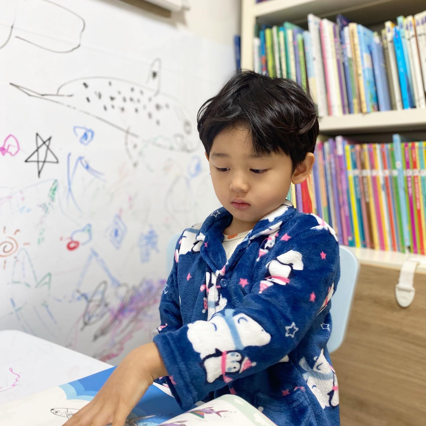 #부럽다 #노필터 #노어플

아침에 퉁퉁 부은 얼굴
대충찍어도 예쁘기 있음?

#엄마이정도면발로찍은거아닌가요
#솔직히하품사진은쫌