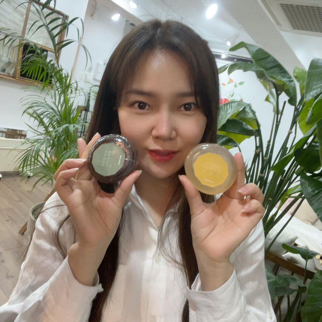 bom&🌿 봄앤메이크업 on Instagram: “#협찬 #광고 추천받아 사용해 본 정말 순한 천연비누 하나 소개할게요! [샘스캐빈] 천연비누 물에 적신 손으로 문질러 거품을 내어 피부에 부드럽게 마사지