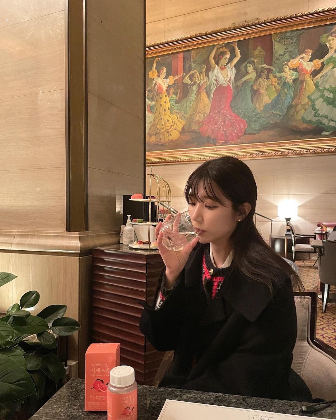 彩垠 on Instagram: “@seolleemarket 이너뷰티에 관심이 가는 겨울철 ⛄️🌨 체지방 감소와 피부미용에 모두 도움이 되는 프랑스산 시네트롤 75% 함유 제품 추천해요 ✨🧡 더불어 국내산 히알루로