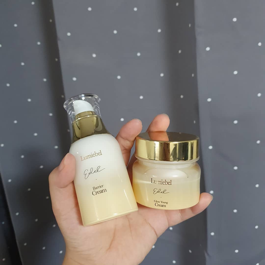 유미 on Instagram: “좋은 기회로 체험해본 에델베리어,에델 글로우 영 크림 🤘푸석하고 칙칟해진 내피부에 끈적이지 않는 촉촉함을 줘서 넘넘 좋은것 ㅠㅠ 👏 크림은 일반적으로 끈적인다