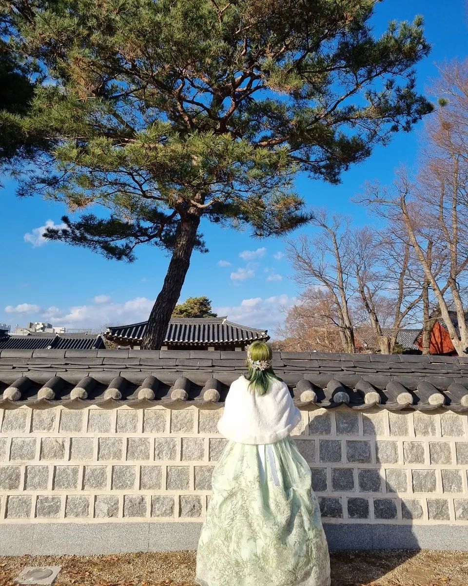 날씨가 아주 좋구나🌞
.
웃다가 앵글 기울어지는게 맞냐고ㅠㅠ
.
.
#일상 #기록 #추억 #1219 #1216 #1226 #생일여행 #우정여행 #겨울여행 #전주여행 #전주나들이 #전주한옥마을 #한복대여 #한복좋아 #연두연두 #초록초록 #좋반 #좋아요 #좋아요태러
