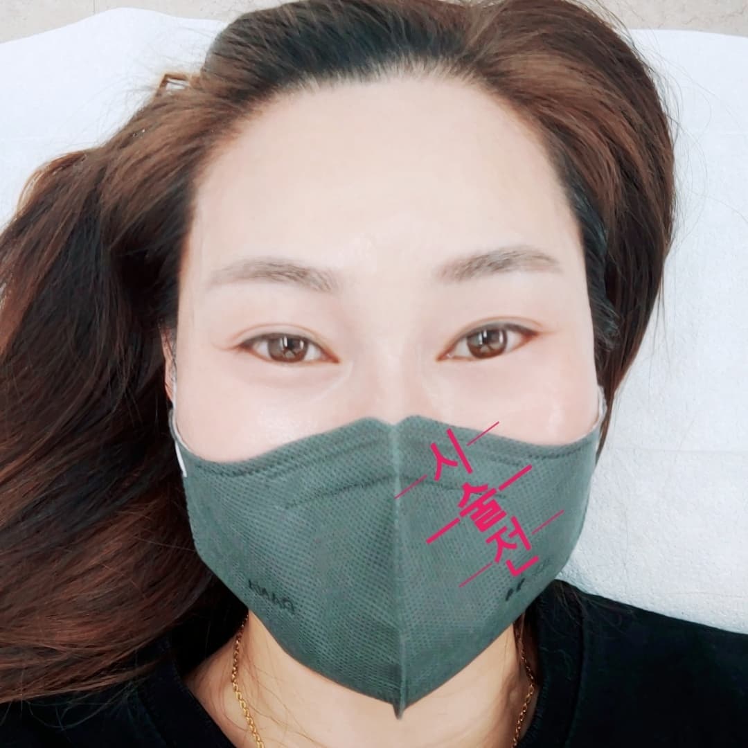 #눈썹반영구화장
#유앤브로우
#화성봉담2지구
눈썹반영구 화장 하고왔어요.💋
작년초에 했는데 내눈썹 반은 날아간듯 ㅠ
집근처라 갔는데 완전 꼼꼼하게 이뿌게 
잘 됐어요~😍